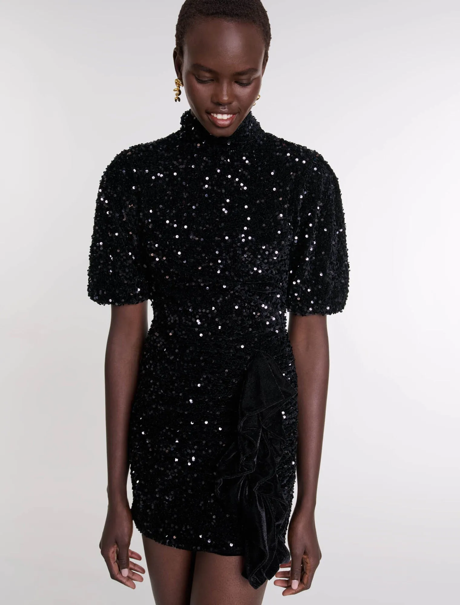 Short velvet and sequinned dress