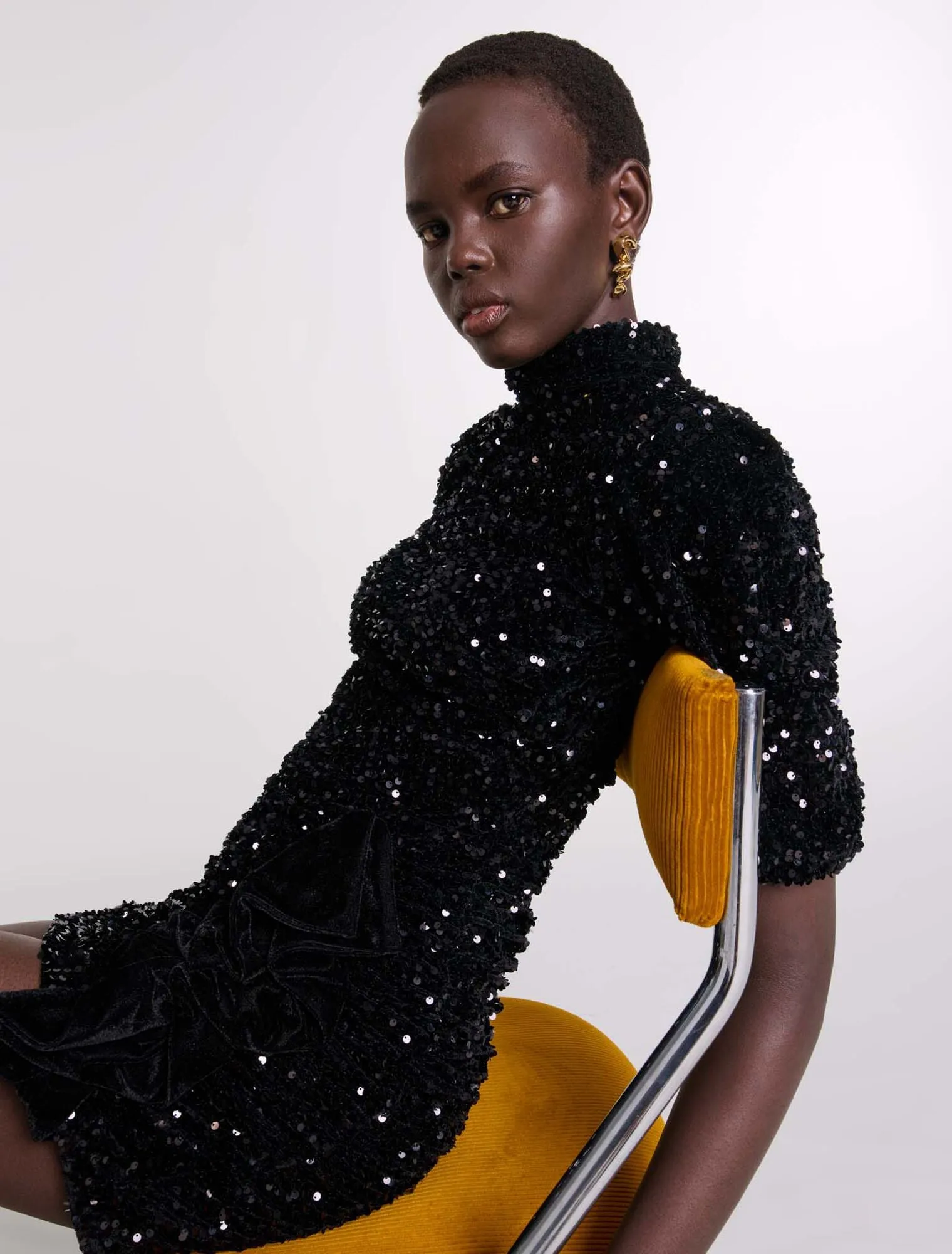 Short velvet and sequinned dress