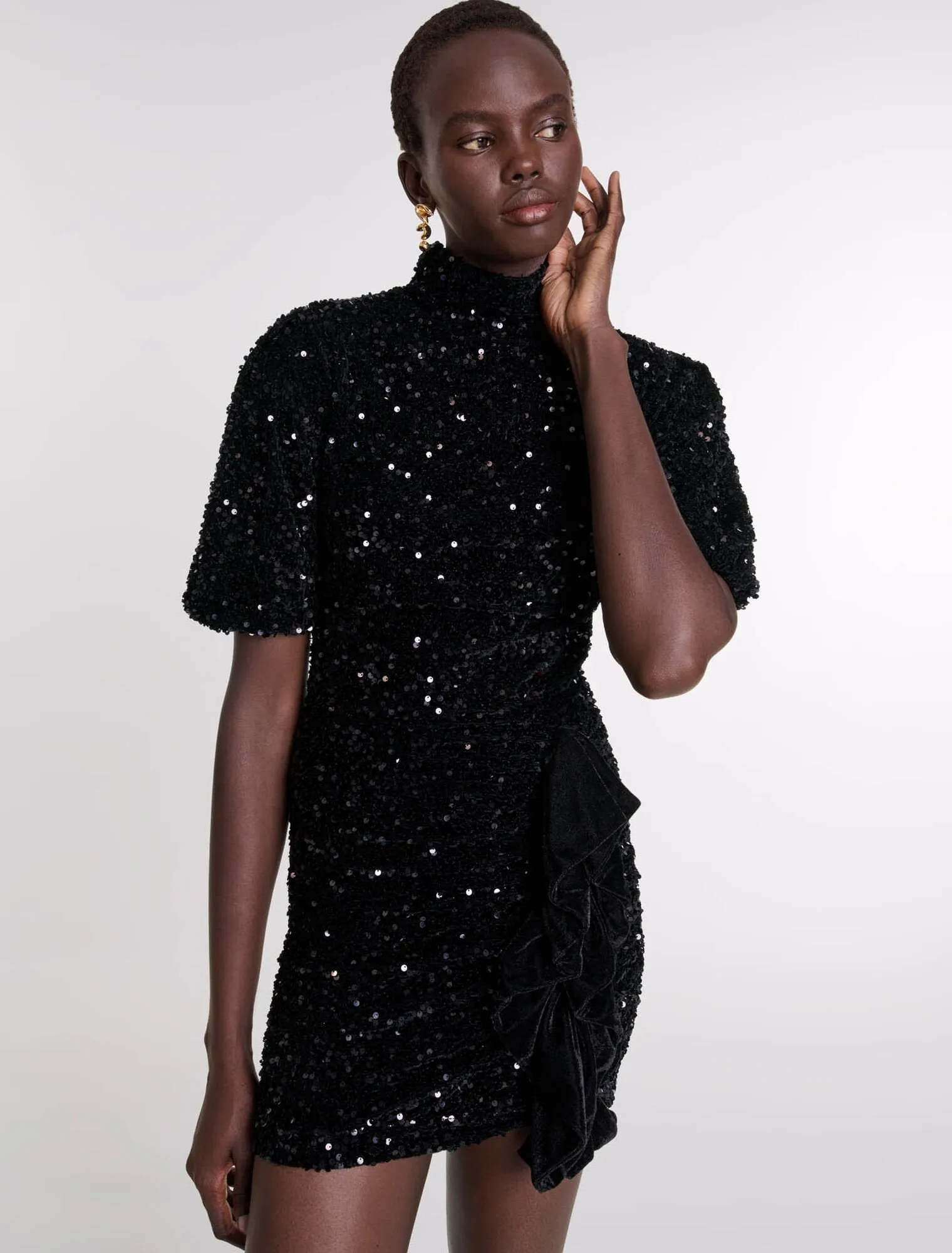 Short velvet and sequinned dress