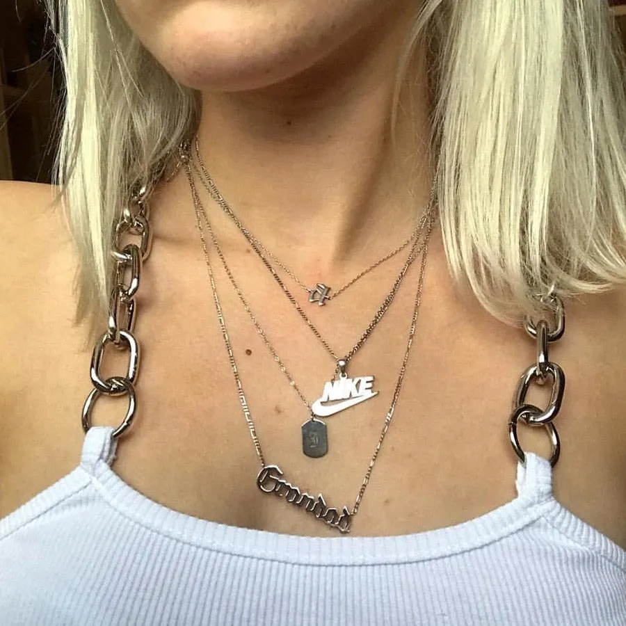 Women's Summer Short Tank Top With Metal Chains